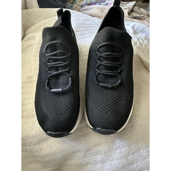 SKECHERS Shoes - Skechers Black BOBS Women’s Sparrow 2.0- Allegiance Crew Sneaker SZ 7.5